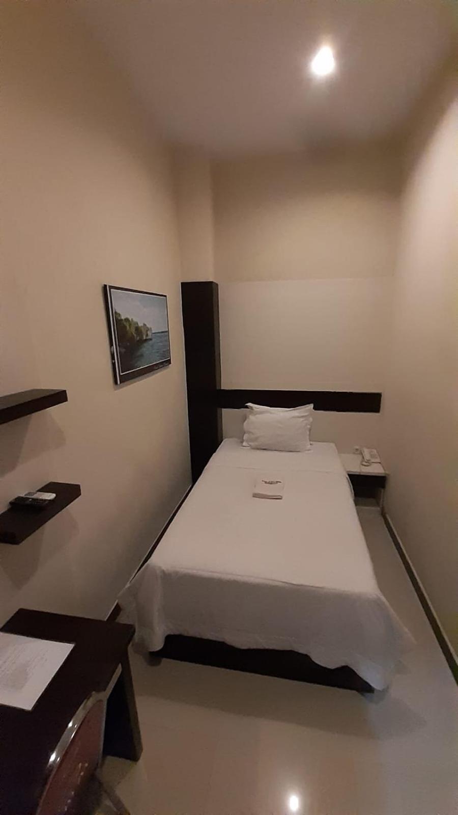 Galaxy Inn Baubau 외부 사진
